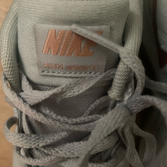 Women’s Nikes - Picture 5 of 6